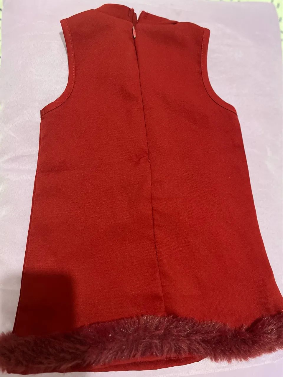 Vestido vermelho com barra de pelinhos  - Foto 2