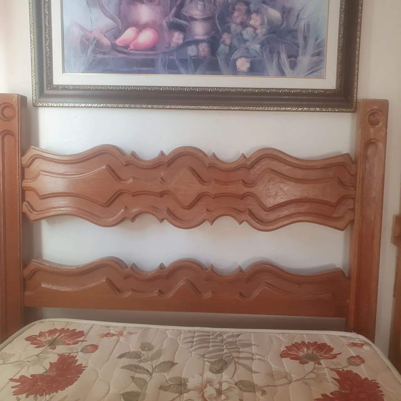 Cama de solteiro madeira maciça com cabeceira entalhada  - Foto 3