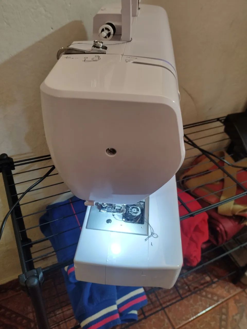 Máquina de Costura Elgin - Semi-nova novíssima  - Foto 5