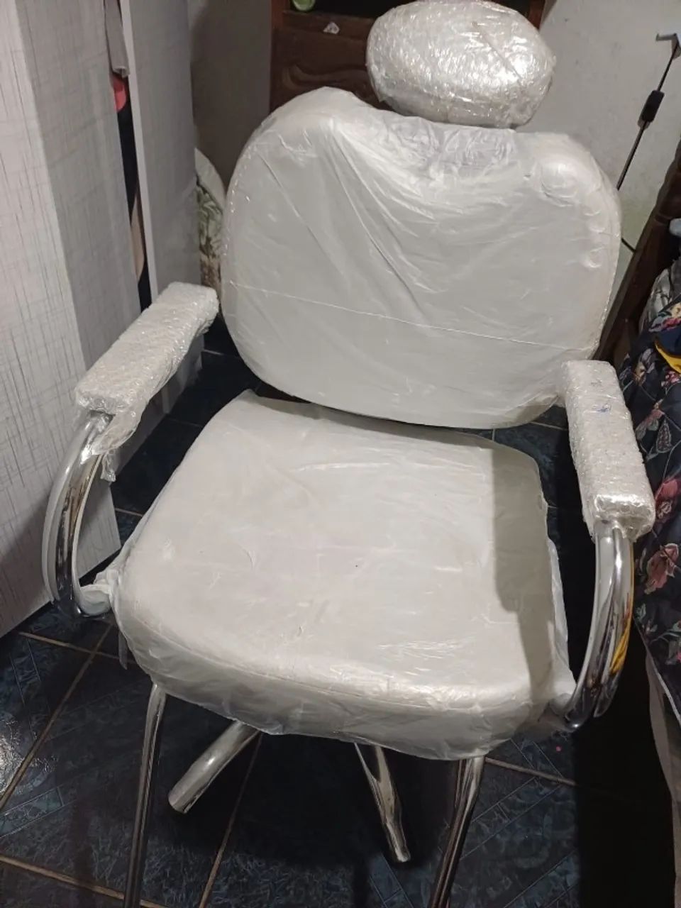 100% Reclining Salon Chair64673644875266124
