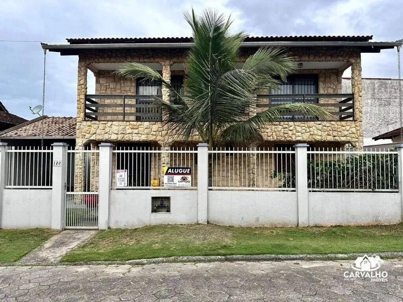 Sobrado com 5 Dormitórios a 50 Metros da Praia Locação Anual em Barra Velha