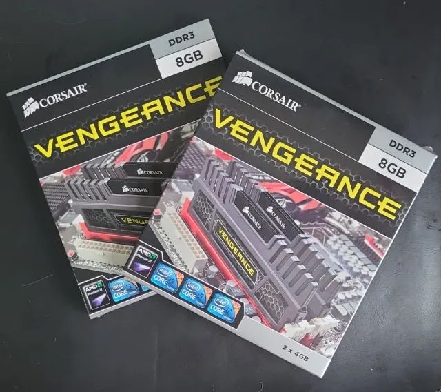CORSAIR Vengeance DDR3 1600 MHz Memory - 2 packs of 8GB (4 memories in total)64312623323137120
