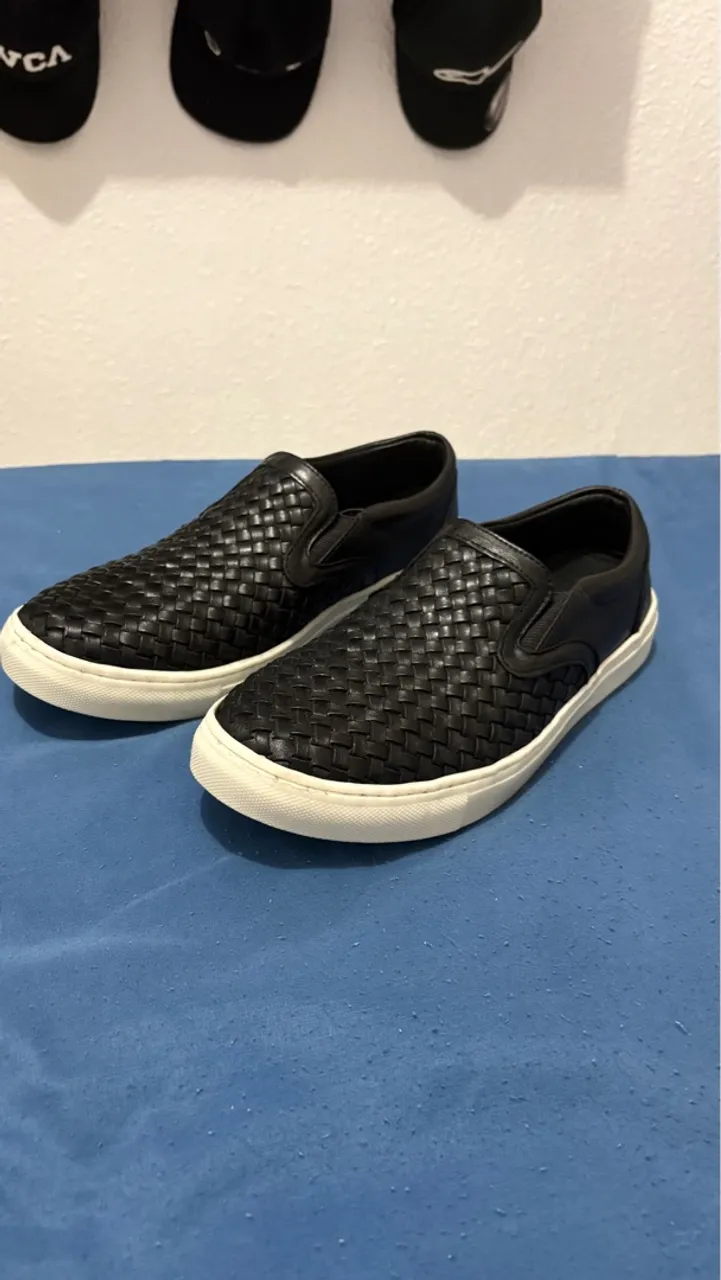 Tênis Slip On Preto com Detalhe em Tramado