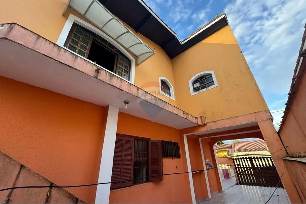 Casa Sobreposta (ALTO) para locação definitiva em Peruíbe