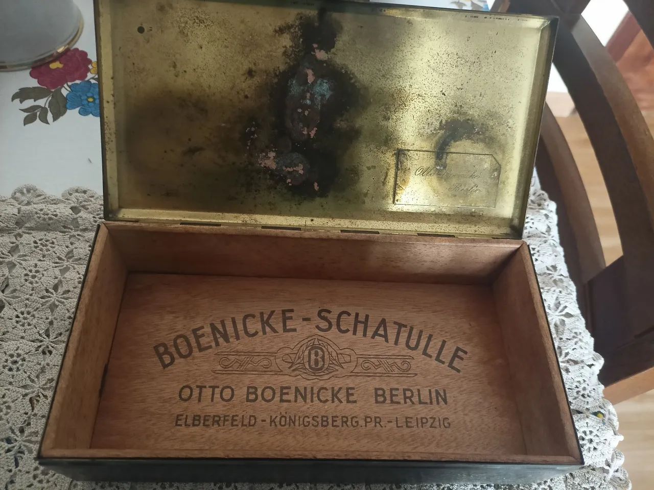 Antiga caixa de metal alemã. - Foto 4