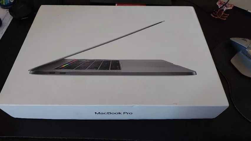 MacBook Pro 15 - i9, 16GB RAM, 512GB SSD (2019) - Ótimo estado