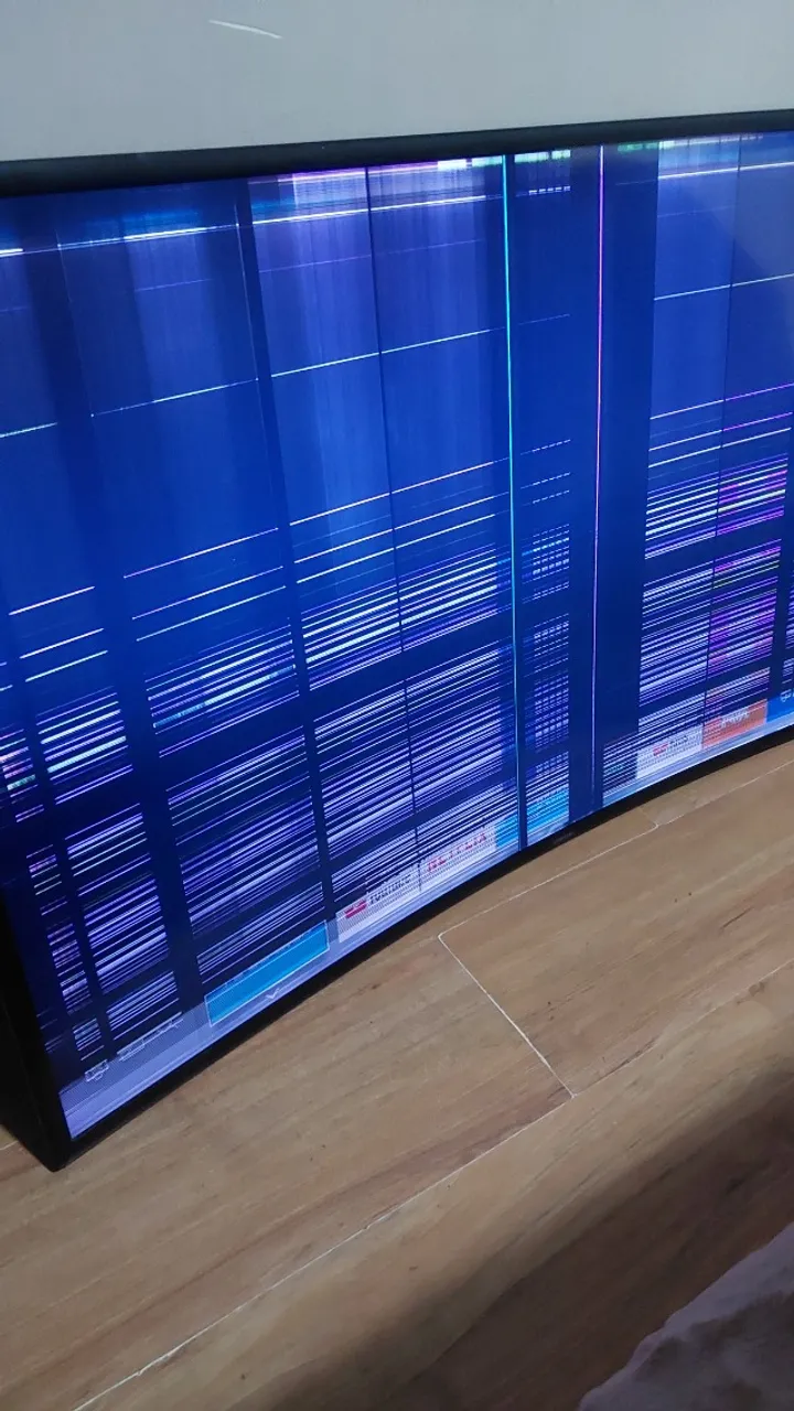 tela estgagada funciona tudo Smart TV Samsung com tela curva que proporciona uma experiênc