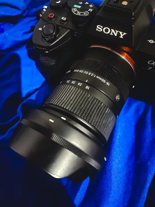 VENDO OU TROCO-SIGMA 18-50mm f/2.8 DC DN SONY - Foto 2