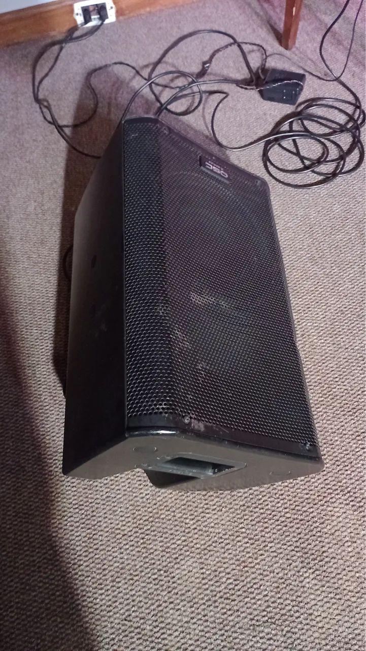 Caixa ativa 10" QSC K10 - Foto 6