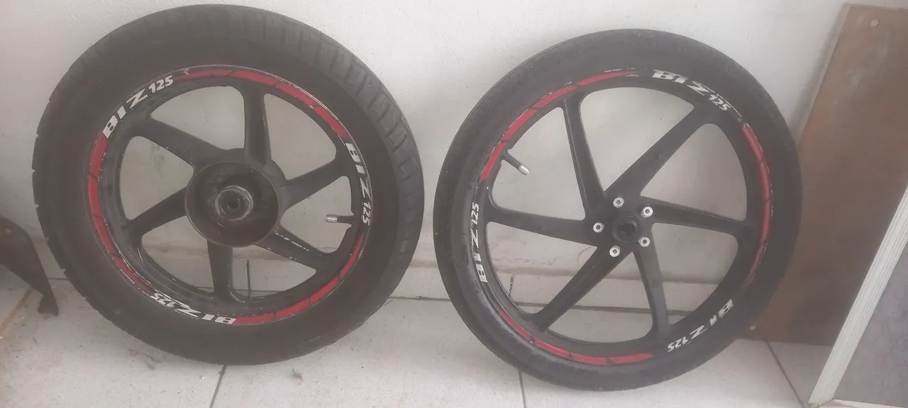 Rodas para Honda Biz 125 - Pretas com detalhes
