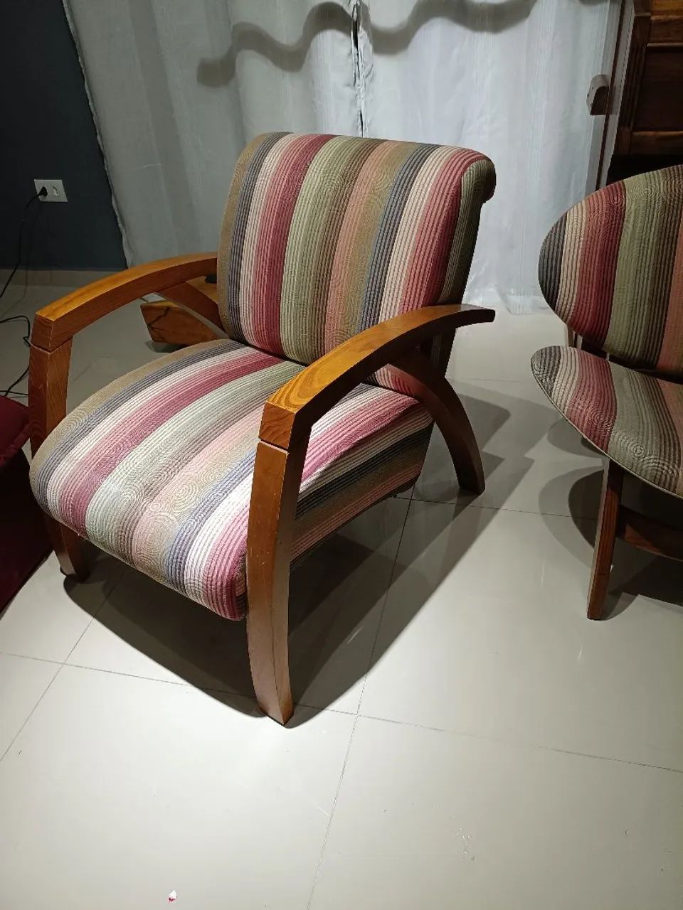 Par de poltronas Excelent super moderna e exclusiva. - Foto 2