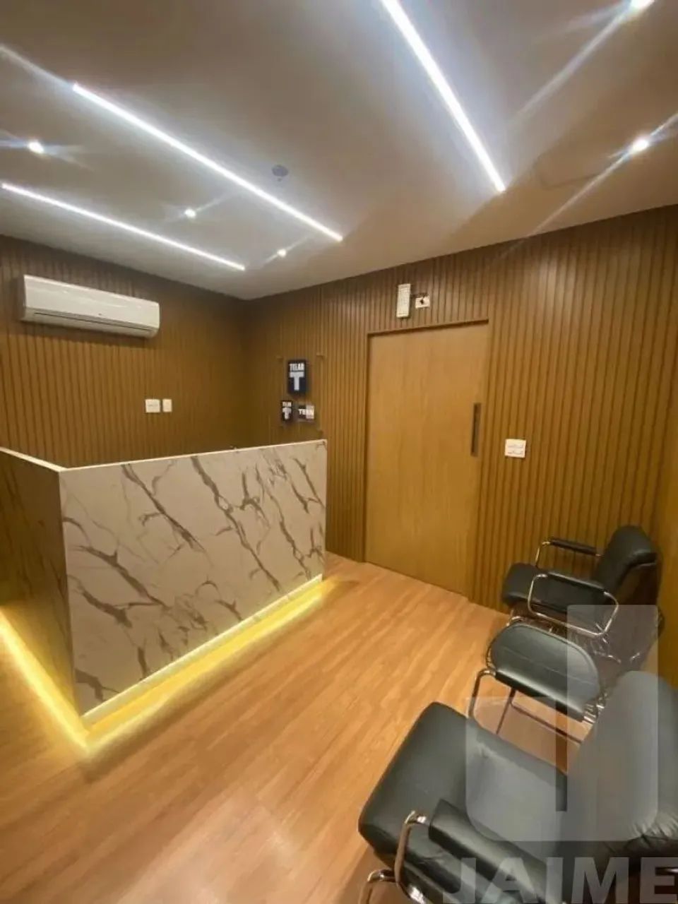 Conjunto comercial com 4 salas e 4 vagas - Foto 2