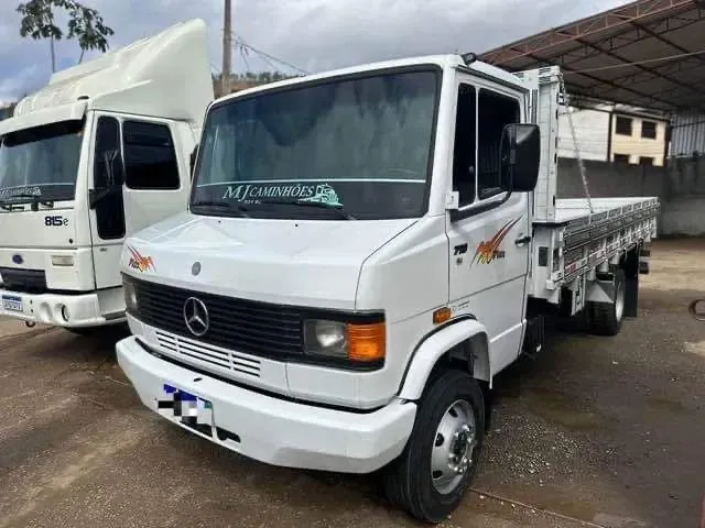 Caminhão Mercedes 2010