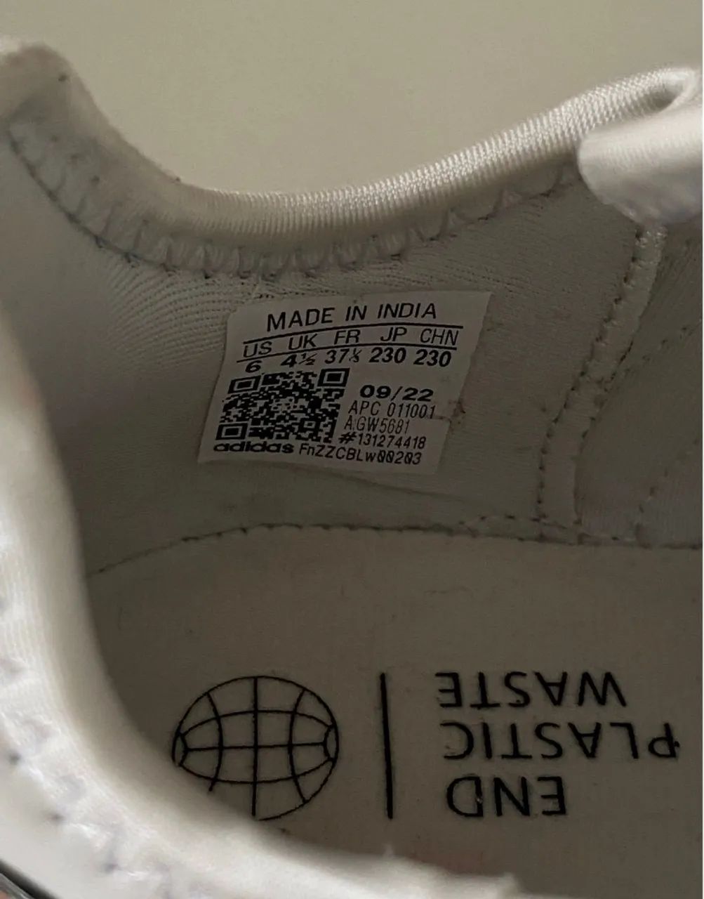 tênis feminino adidas nmd r1 branco em veludo - Foto 5