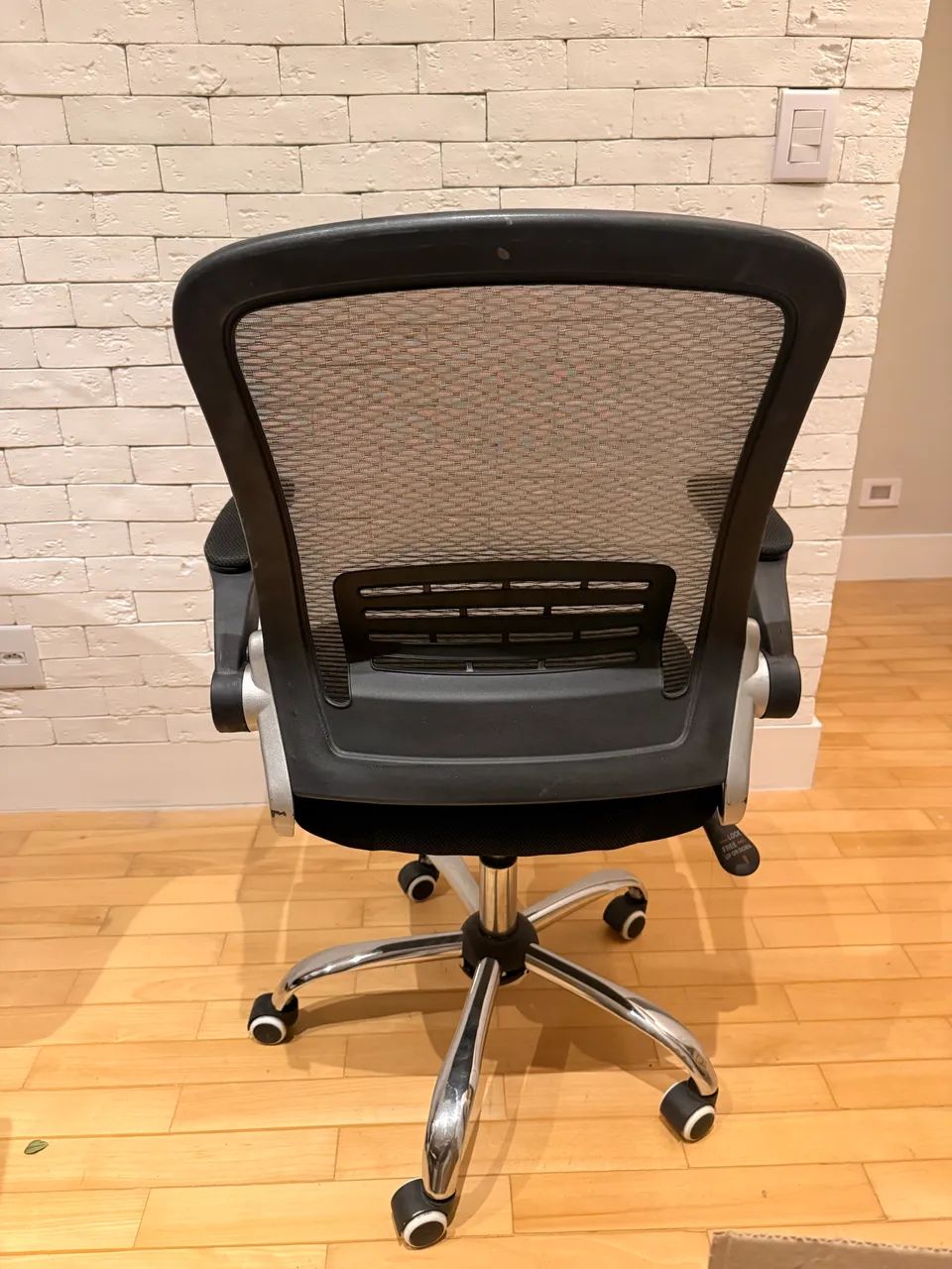 Cadeira Escritório Preta Ajustável e Confortável