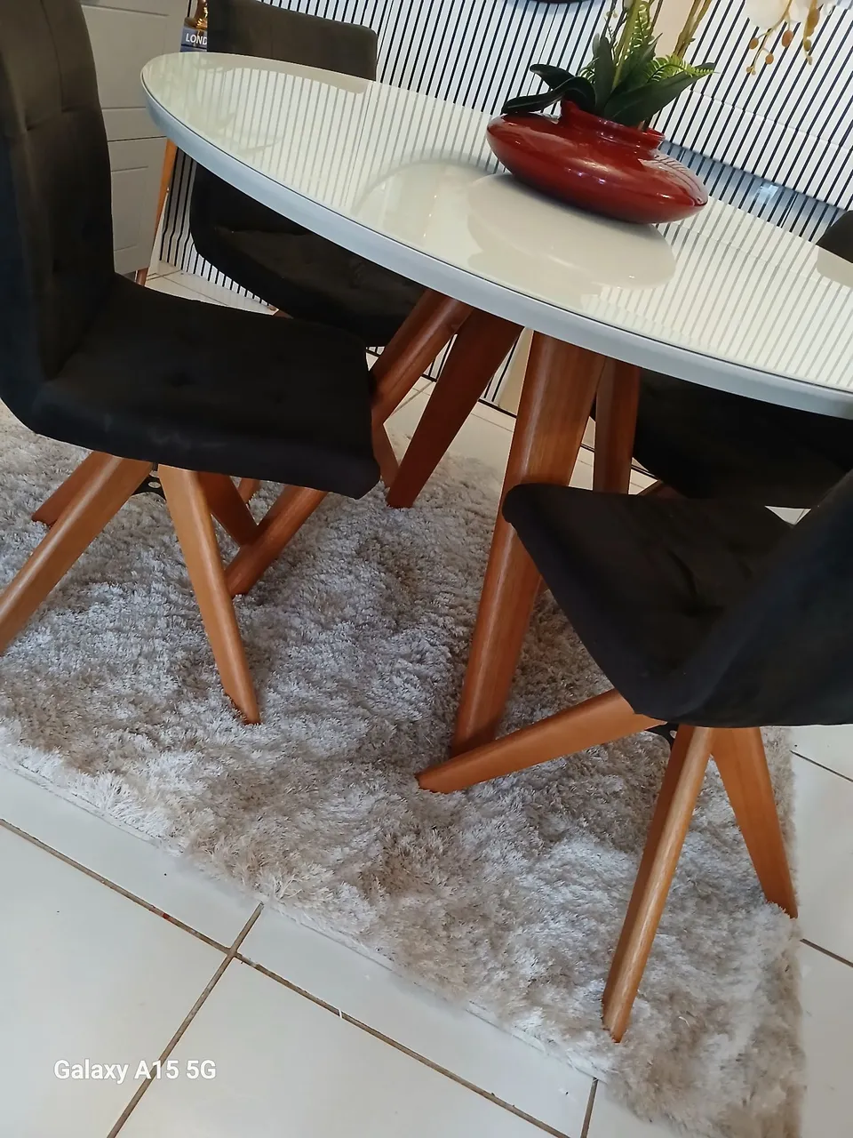Mesa de Jantar Redonda com Cadeiras