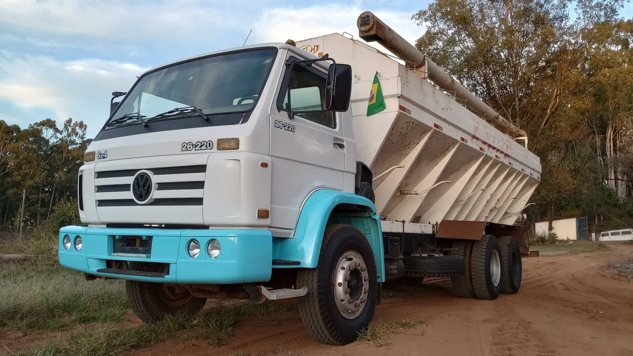 Vendo ou troco Volkswagen 26-220 6x4