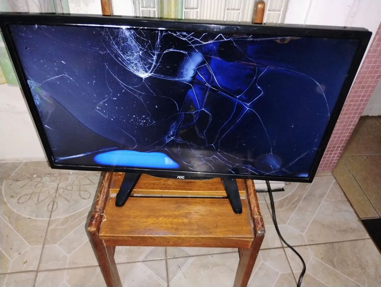 TV LED AOC 32 Polegadas Modelo LE32H1461 Tela trincada  - Foto 4