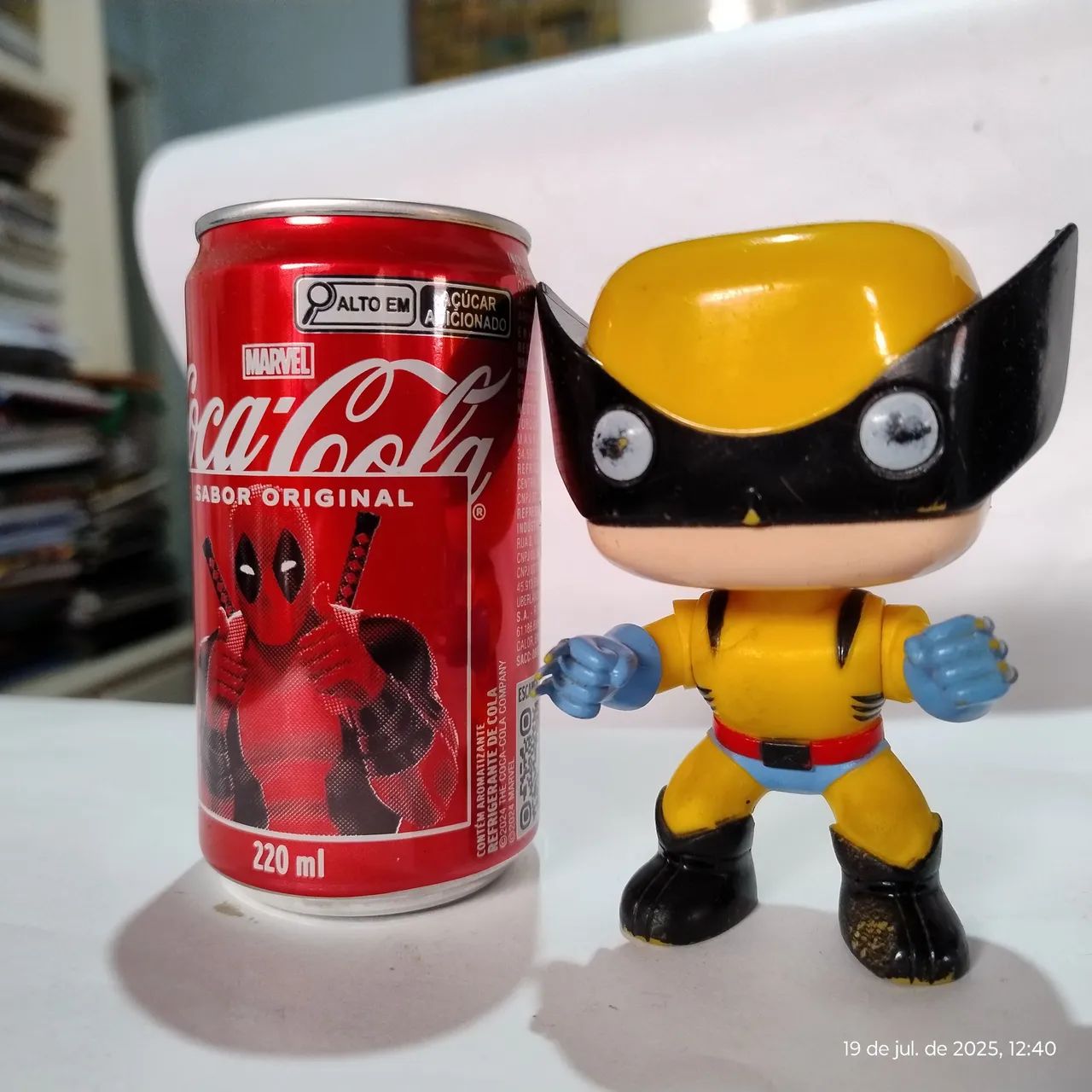 Funko Pop Wolverine + latinha promo da coca 