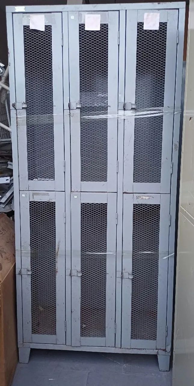 Armário de ferro e Arara de roupas para loja