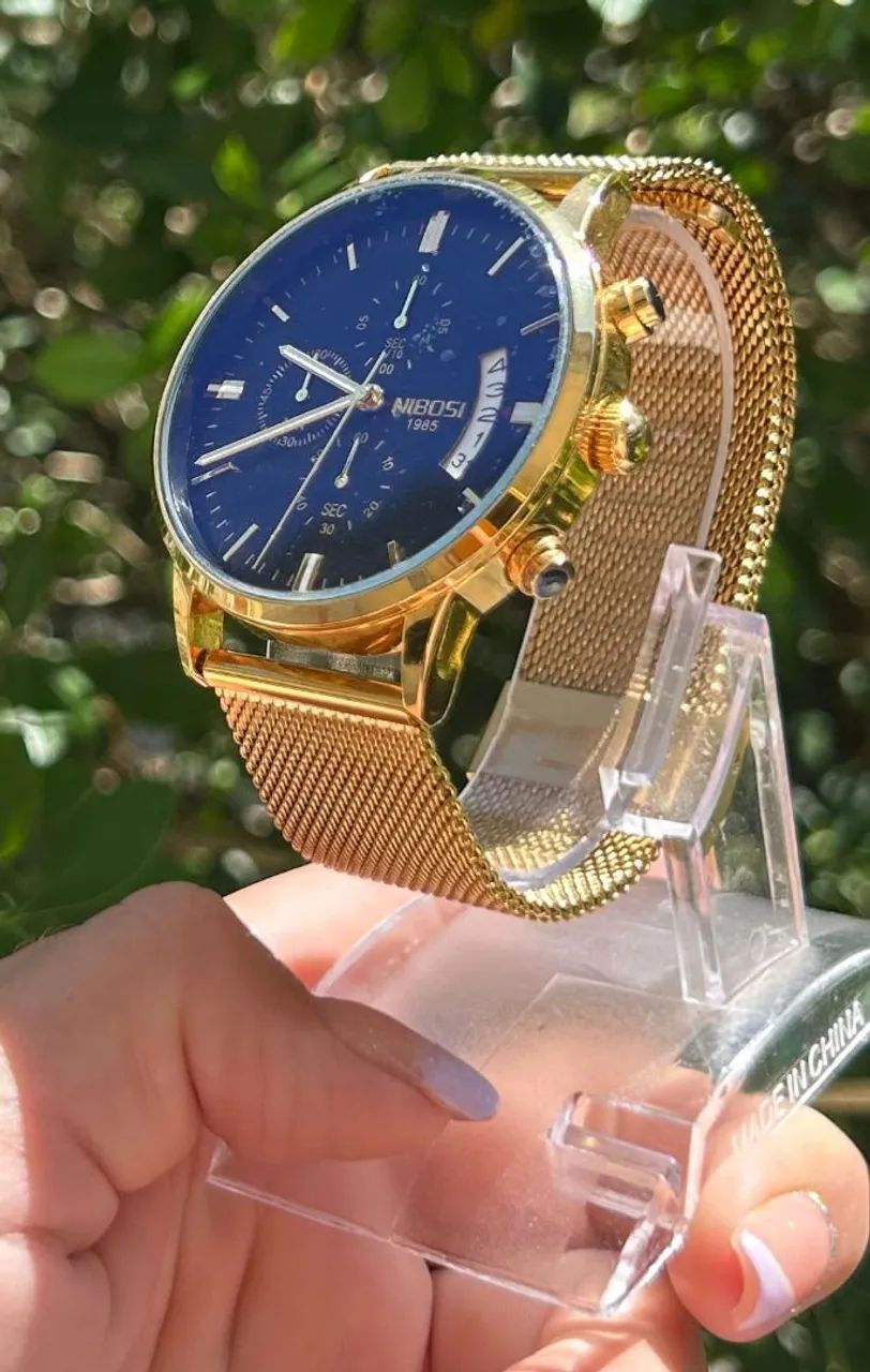 Relógio Dourado Nibosi Elegância e Estilo