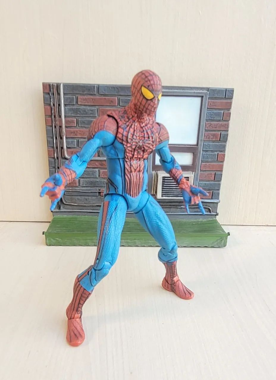 Amazing Spiderman Marvel Diamond Select Toys  - Foto 3