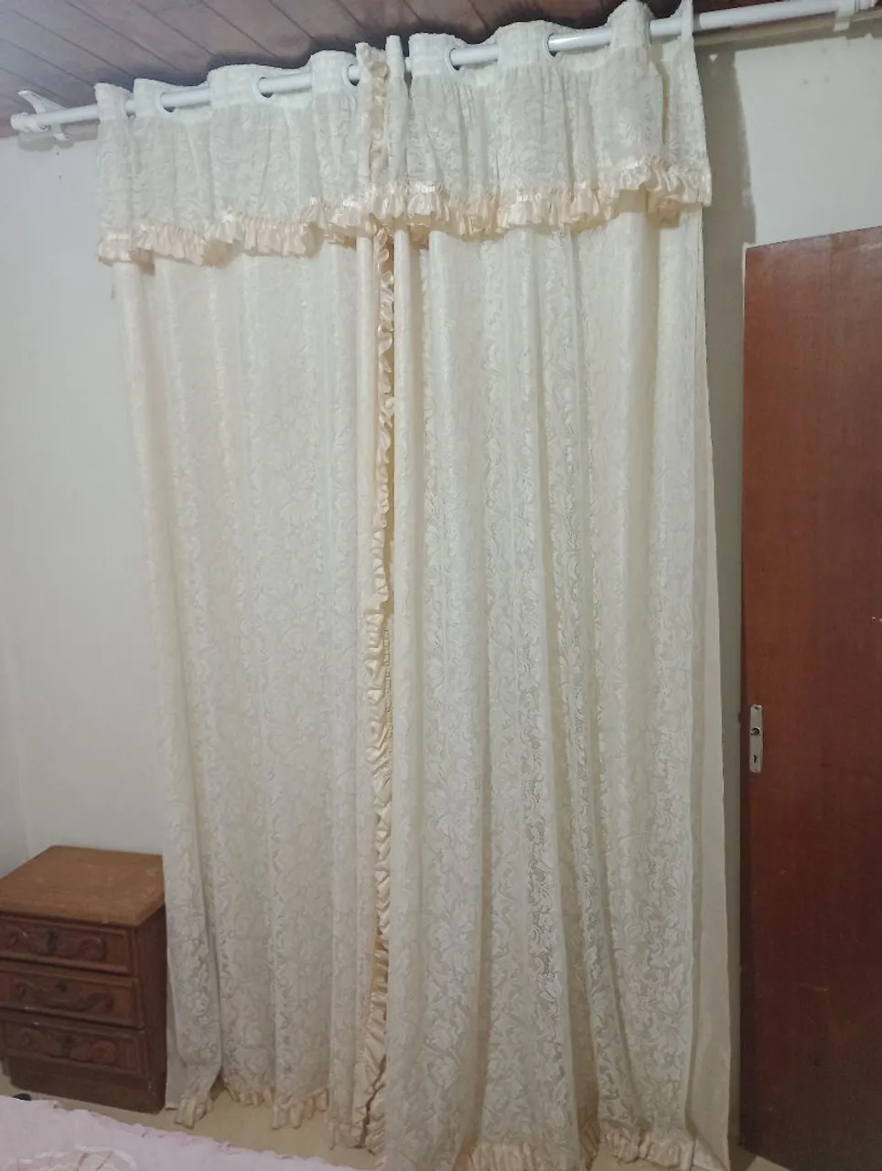 Cortinas de renda branca