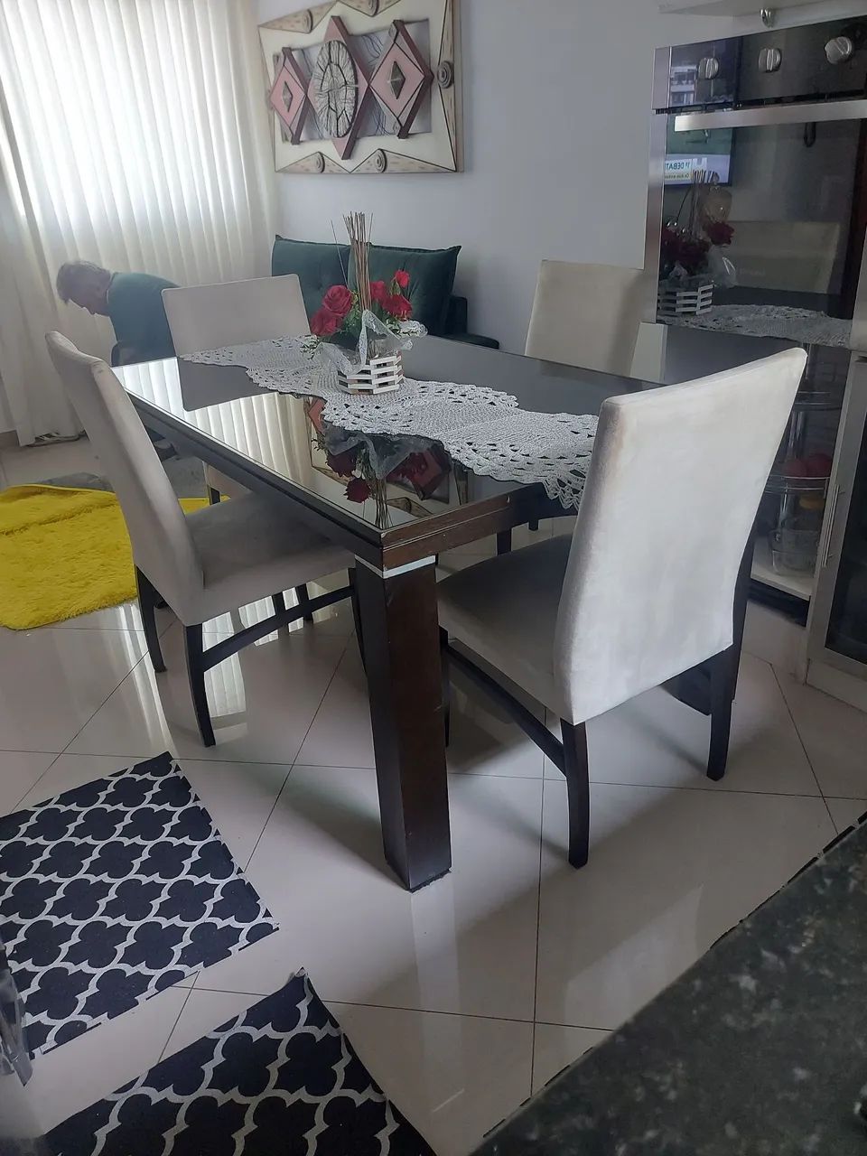 Mesa de Jantar Elegante com Cadeiras