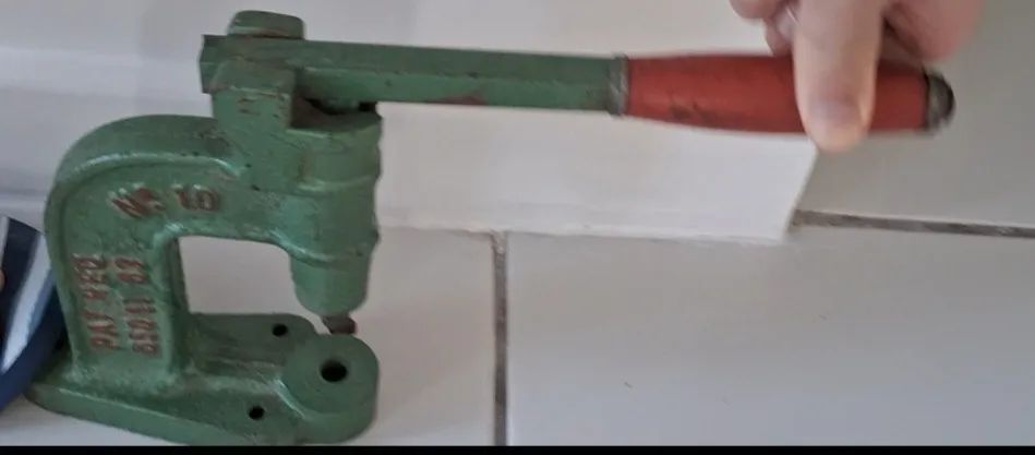 Máquina de forrar botão Kelly n°10 - Foto 2