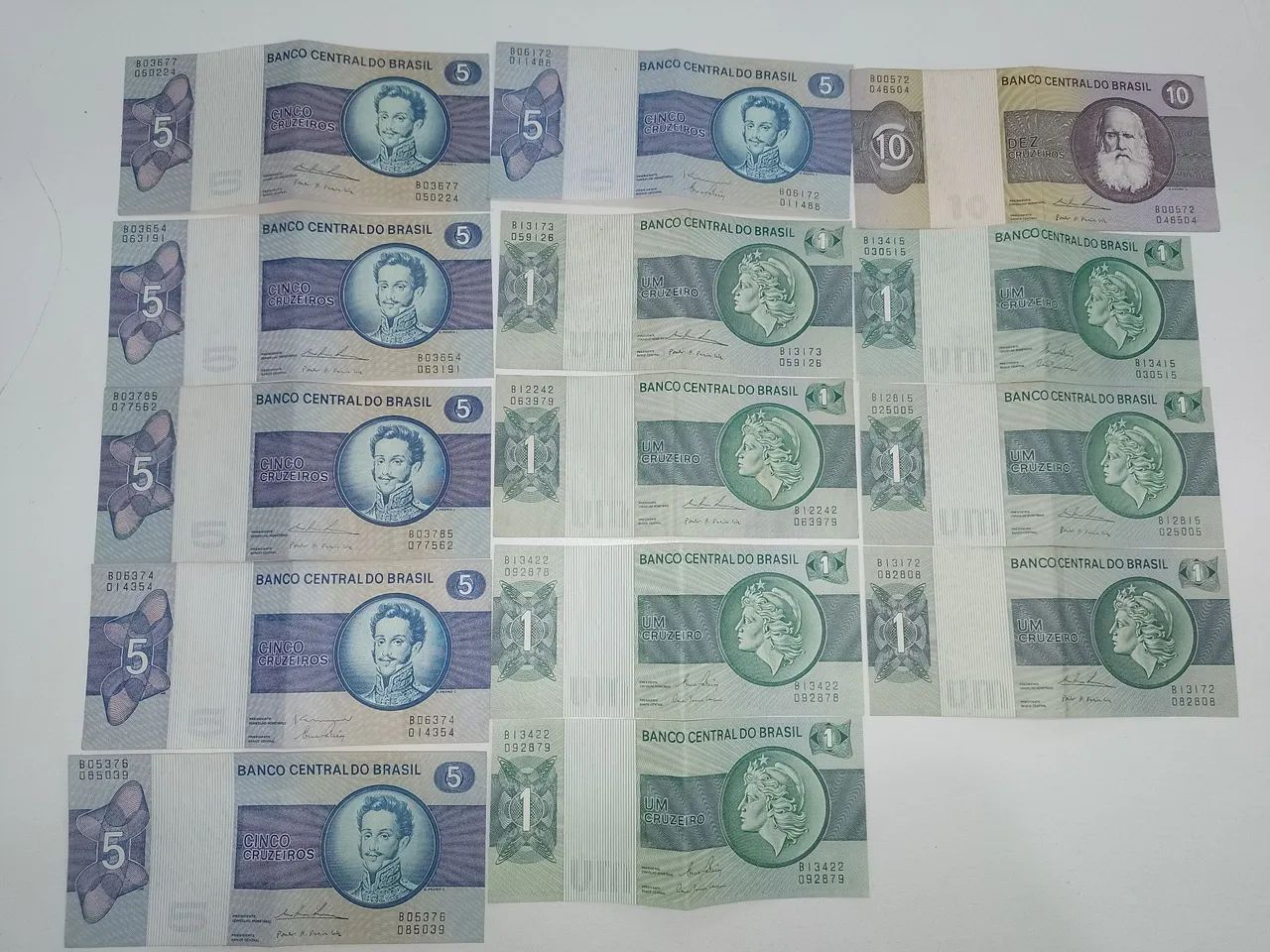Cédulas de cruzeiro em ótimo estado 64306880754818120