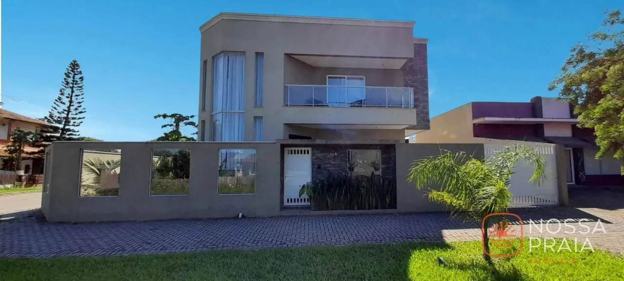Sobrado de esquina com piscina à venda, 456 m² por R$ 2.600.000 - Itapema do Sai II - Itap