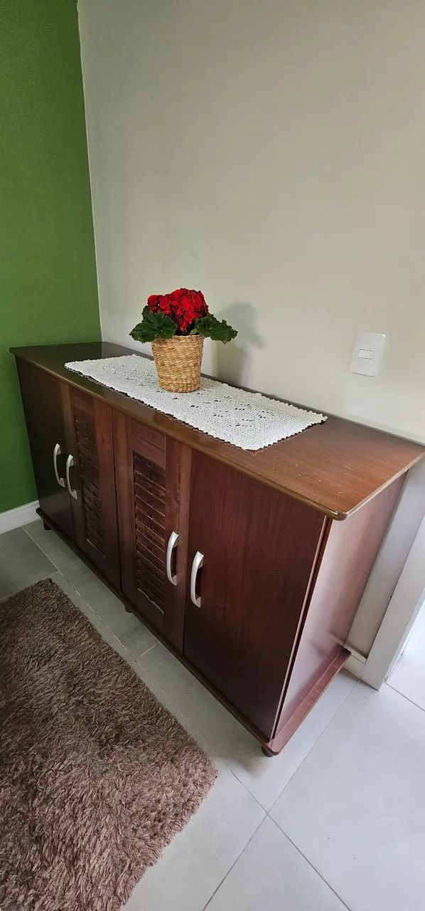 Mesa de Jantar e cadeiras - madeira maciça  - Foto 4