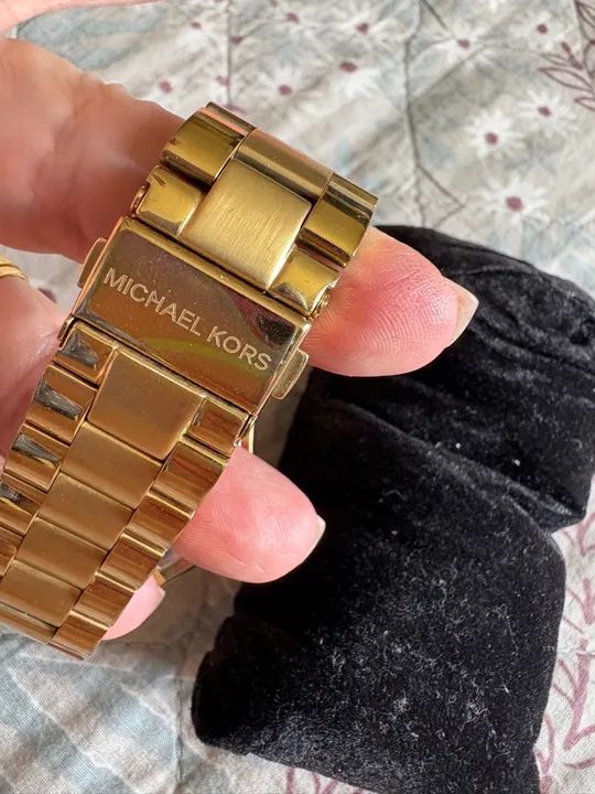 Relógio Michael Kors dourado fundo Rosa feminino - Foto 4