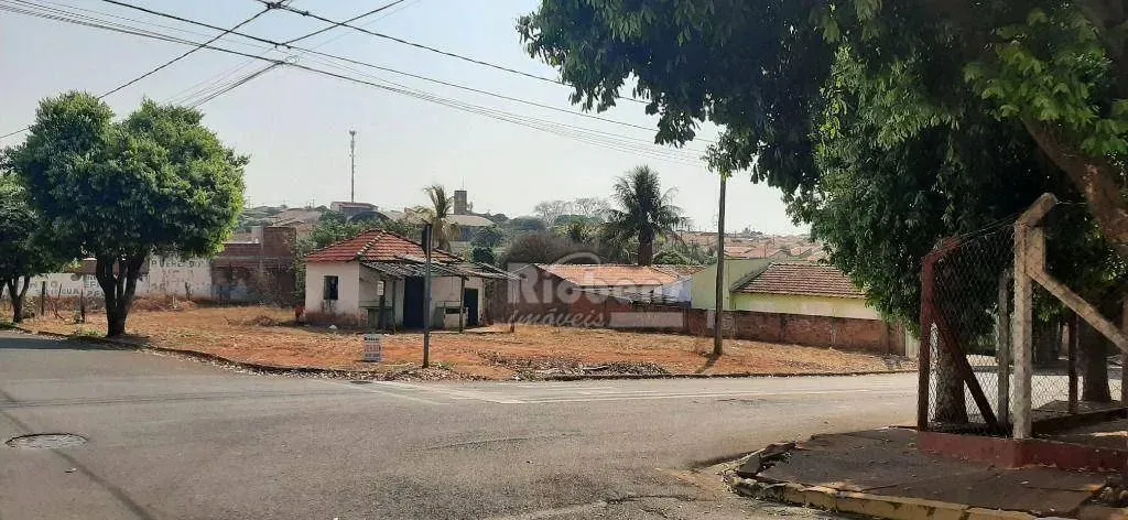 Terreno à venda, 220 m² por R$ 100.000,00 - Centro - Ipiguá/SP