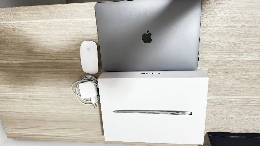 MacBook Air M1 (2020) impecável + Magic Mouse 2 + acessórios
