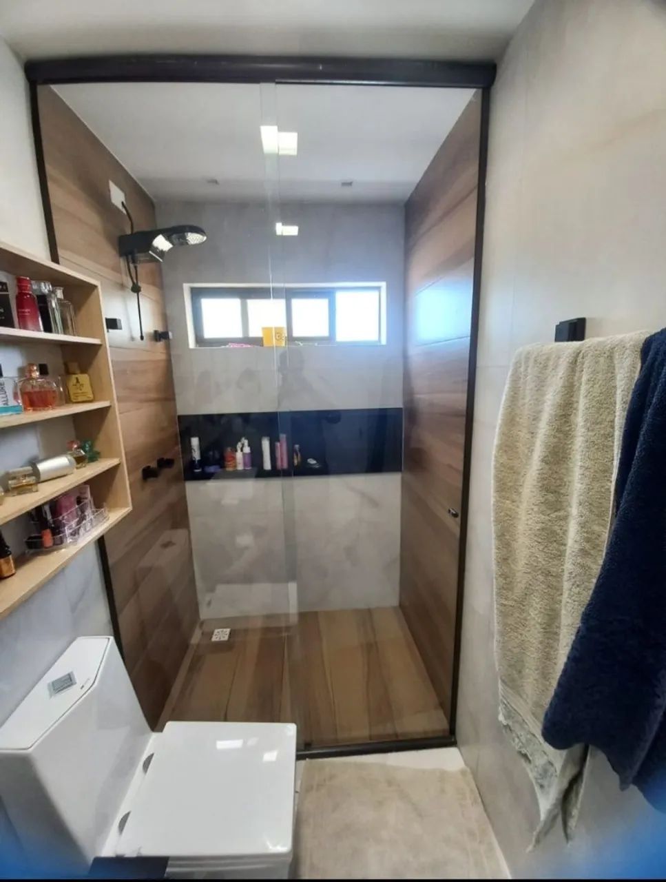 Box para Banheiro em Vidro Temperado e Madeira