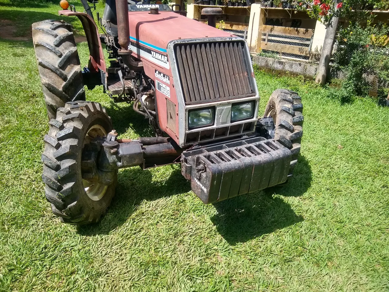 Trator Yanmar 4x4