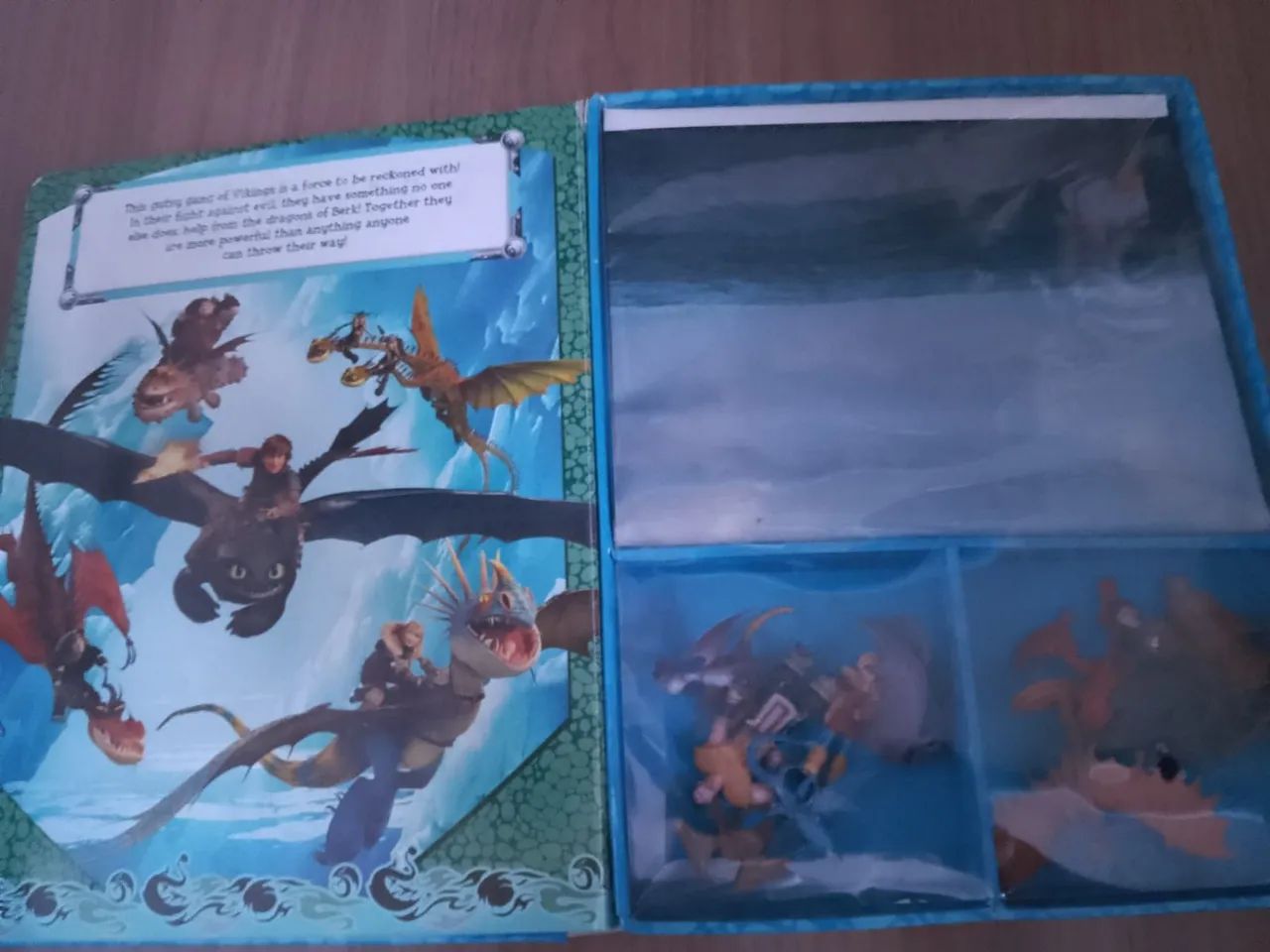 Brinquedos e Livro Interativo Como Treinar o Seu Dragão 2 em inglês - Foto 3