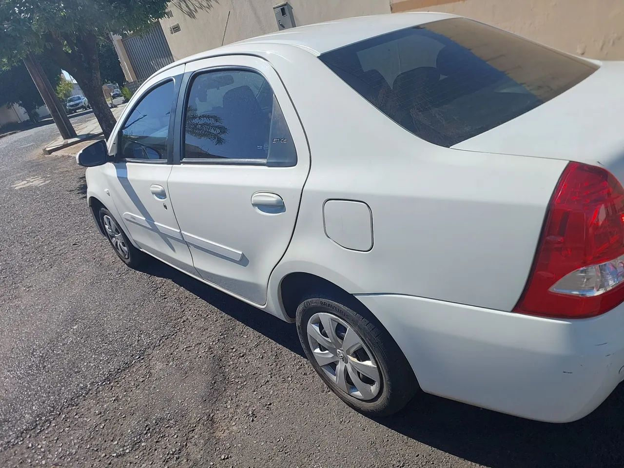 ETIOS 1.5 XS SEDAN MANUAL COMPLETO - Foto 2