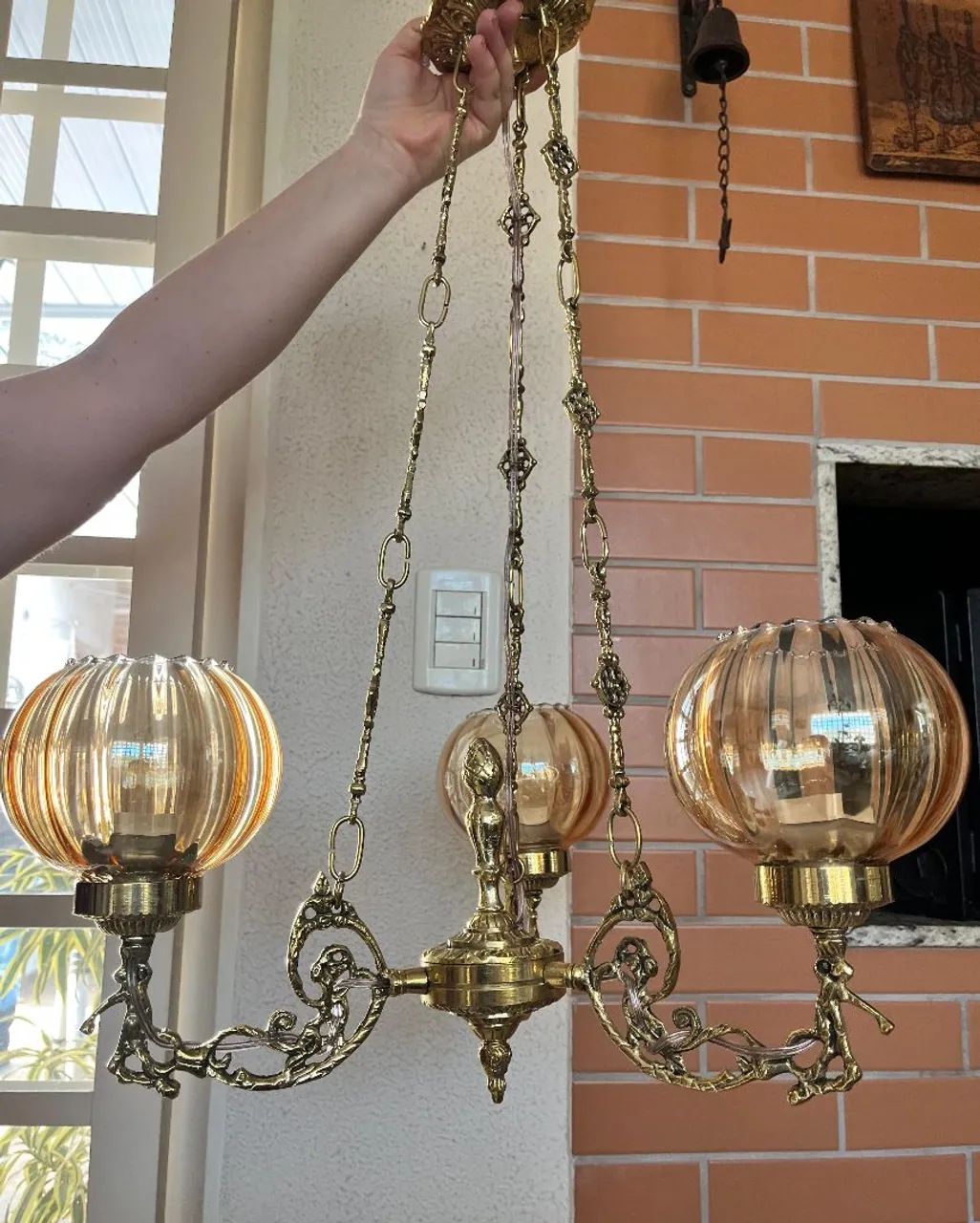 Lustre antigo para três lâmpadas em bronze maciço - Foto 2