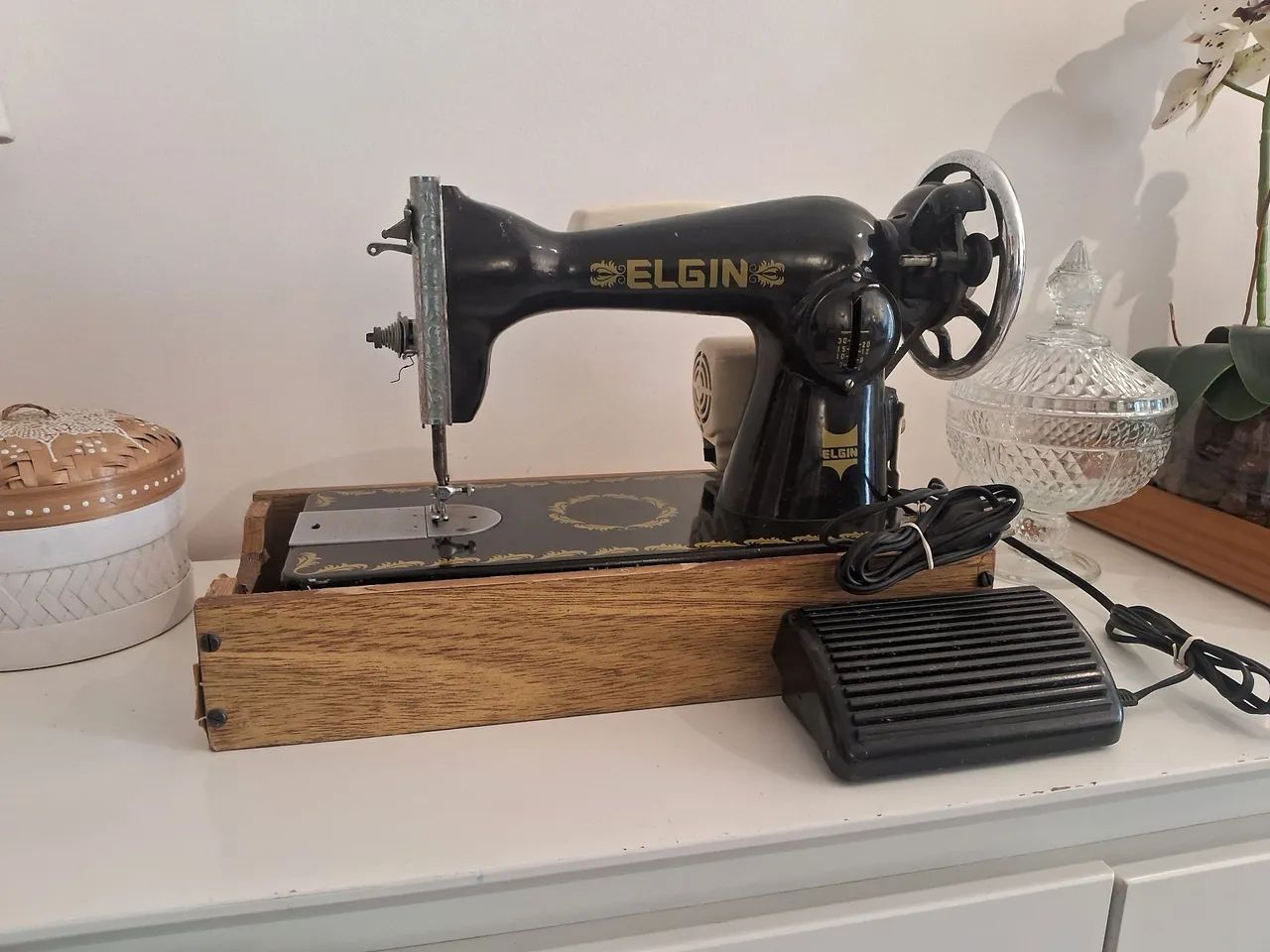 Maquina de Costura Elgin retrô - Foto 2