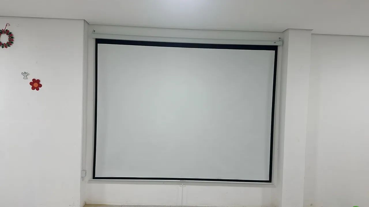 Tela de Projeção Retrátil 2.03 x 1.52 Multilaser 