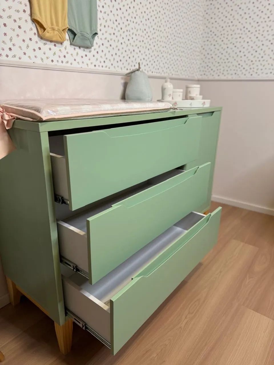 Kit quarto infantil Berço Cômoda e Roupeiro 20% Desconto