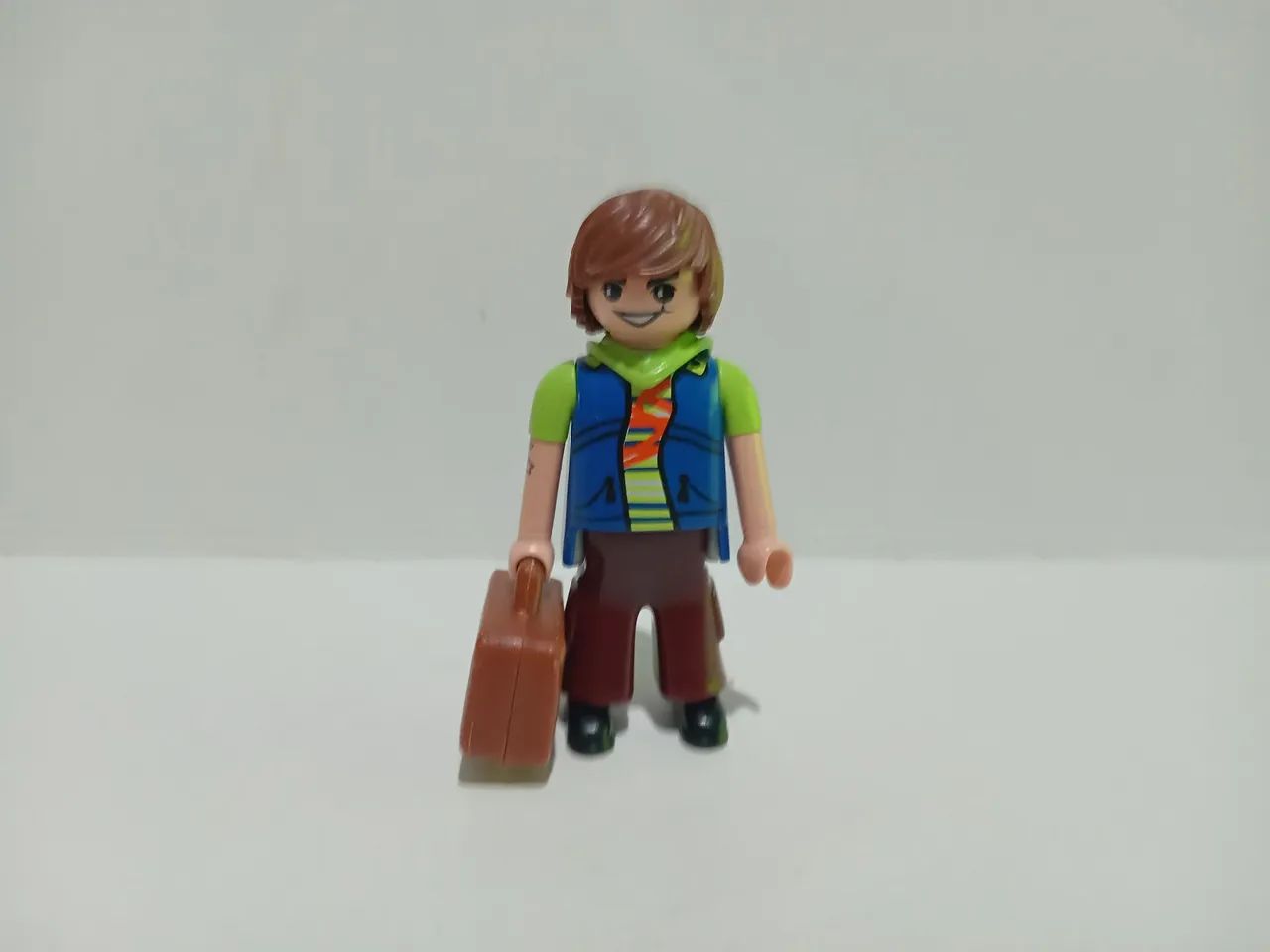 Boneco Playmobil Aventureiro com Mala