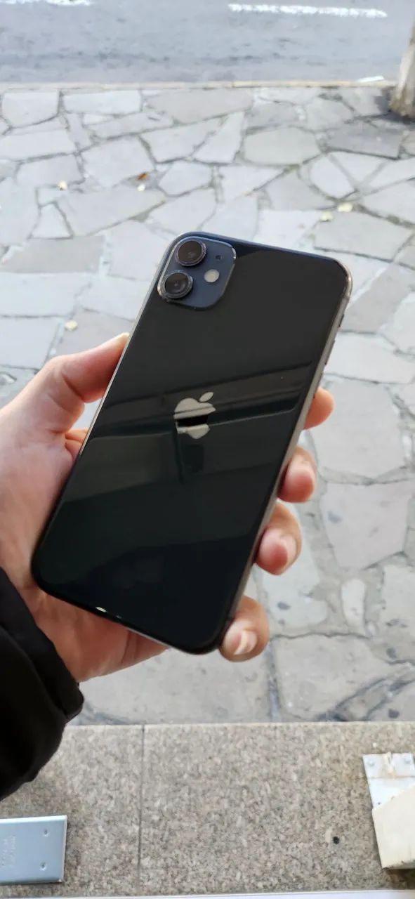 Iphone 11 64GB Face iD 100% bateria 72% valor avista 1300 valor na troca 1500 - Foto 3