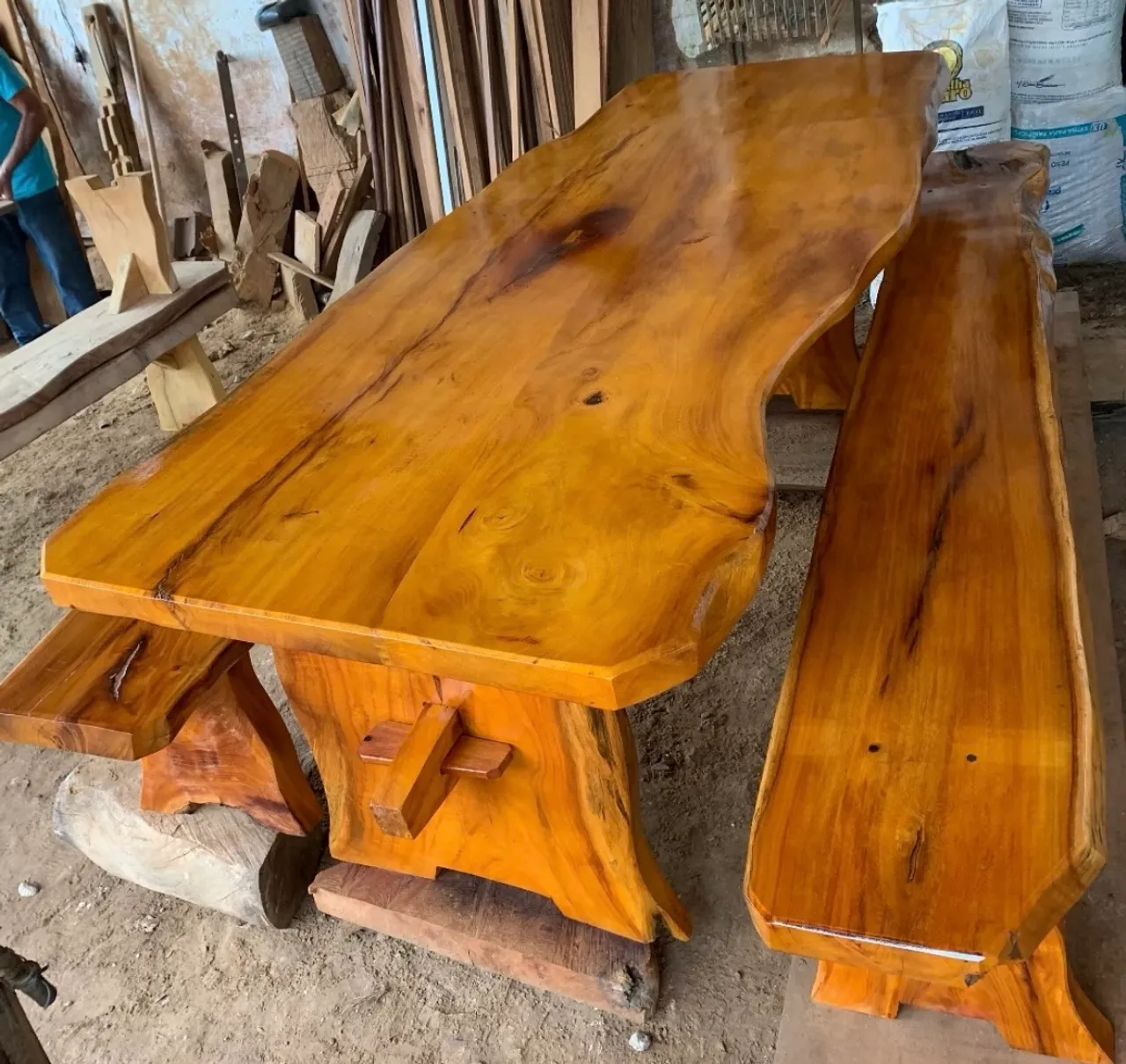 Mesa de madeira rústica