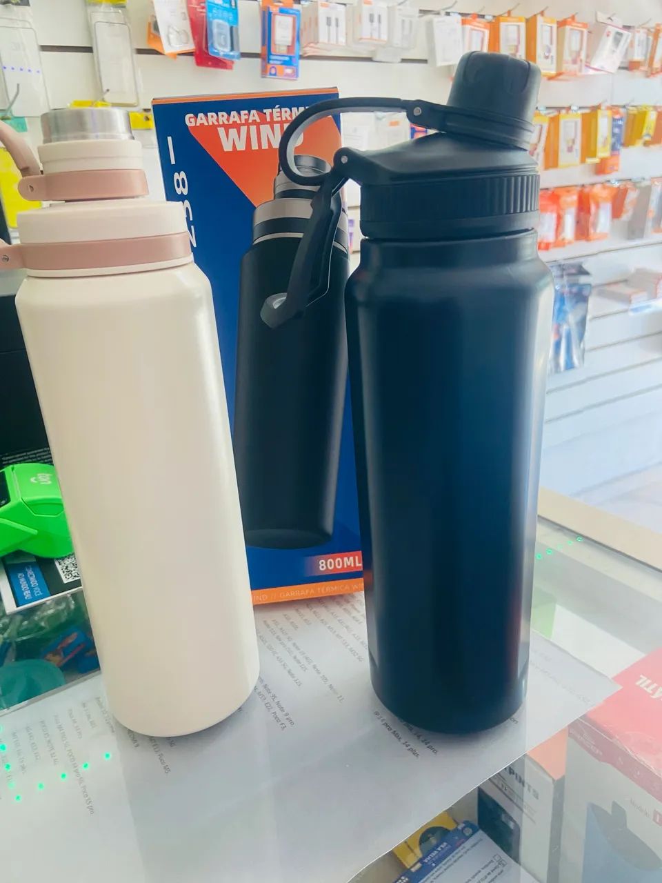 Garrafa Térmica 800ml Aço Inox Com Parede Dupla Com Alça e Borracha Antiderrapante 