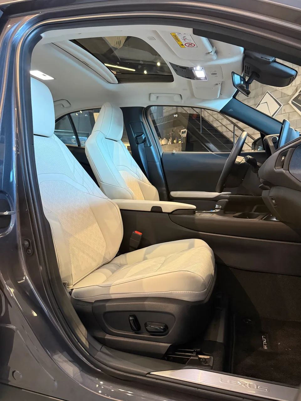 Lexus UX-300h 2.0 16V Aut. (Híbrido), foto 8 de 14