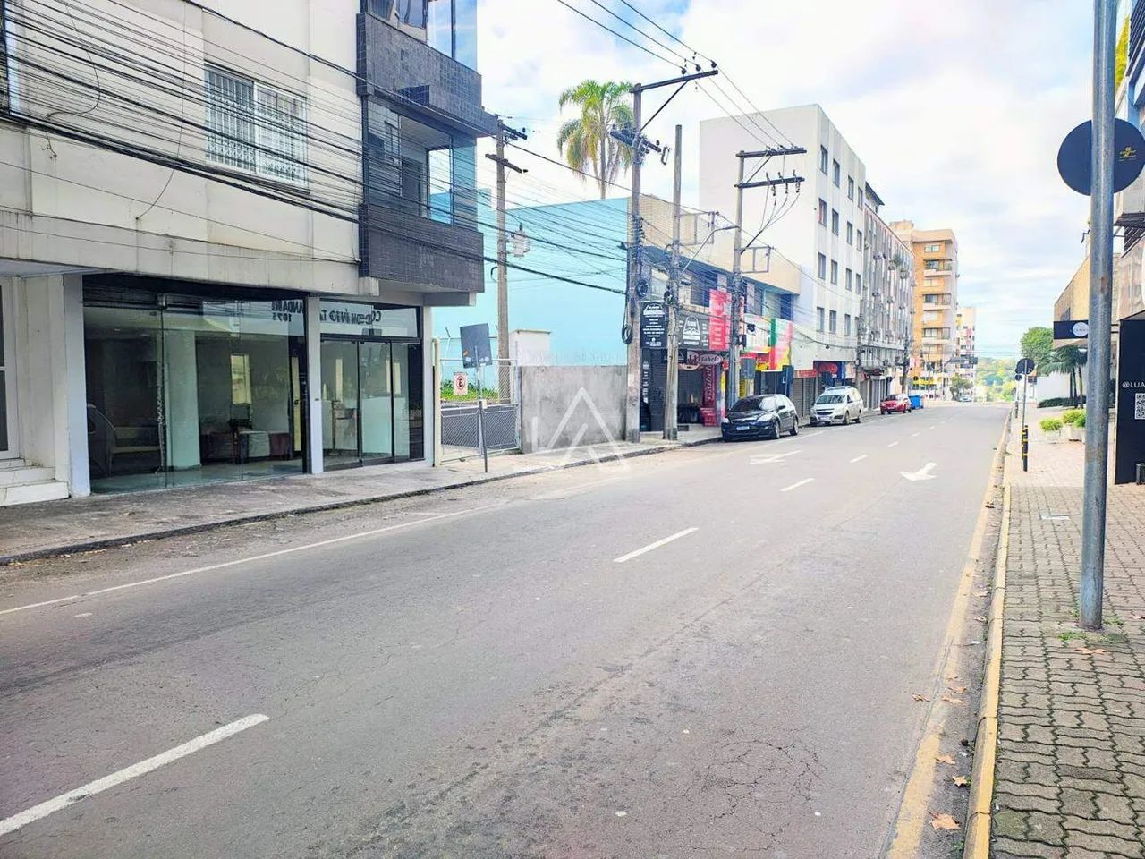 EXCELENTE SALA / LOJA COMERCIAL EDIFÍCIO CARIBE - REFORMADA CENTRAL - 102 MTRS² - Foto 5