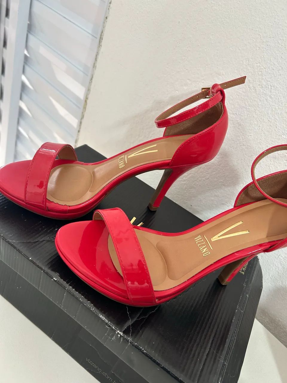 Salto vermelho Vizzano 
